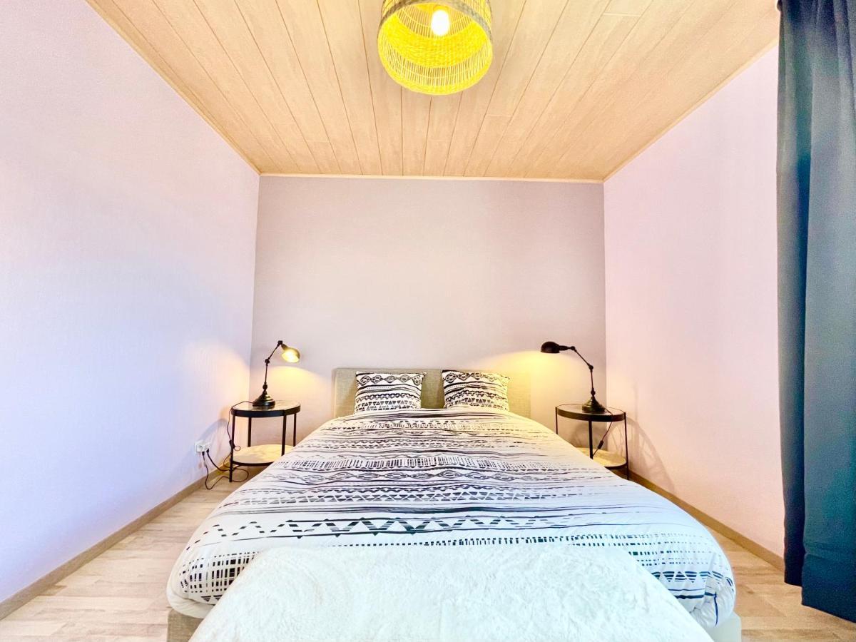 Apartment La Cigogne: Balcony Retreat With Netflix And Free Parking