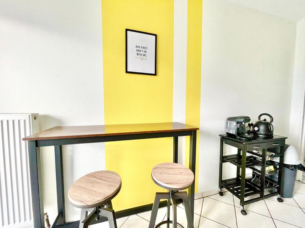 Apartment La Cigogne: Balcony Retreat With Netflix And Free Parking