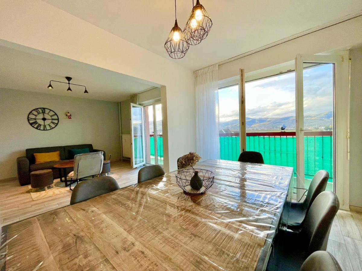 Apartment La Cigogne: Balcony Retreat With Netflix And Free Parking *