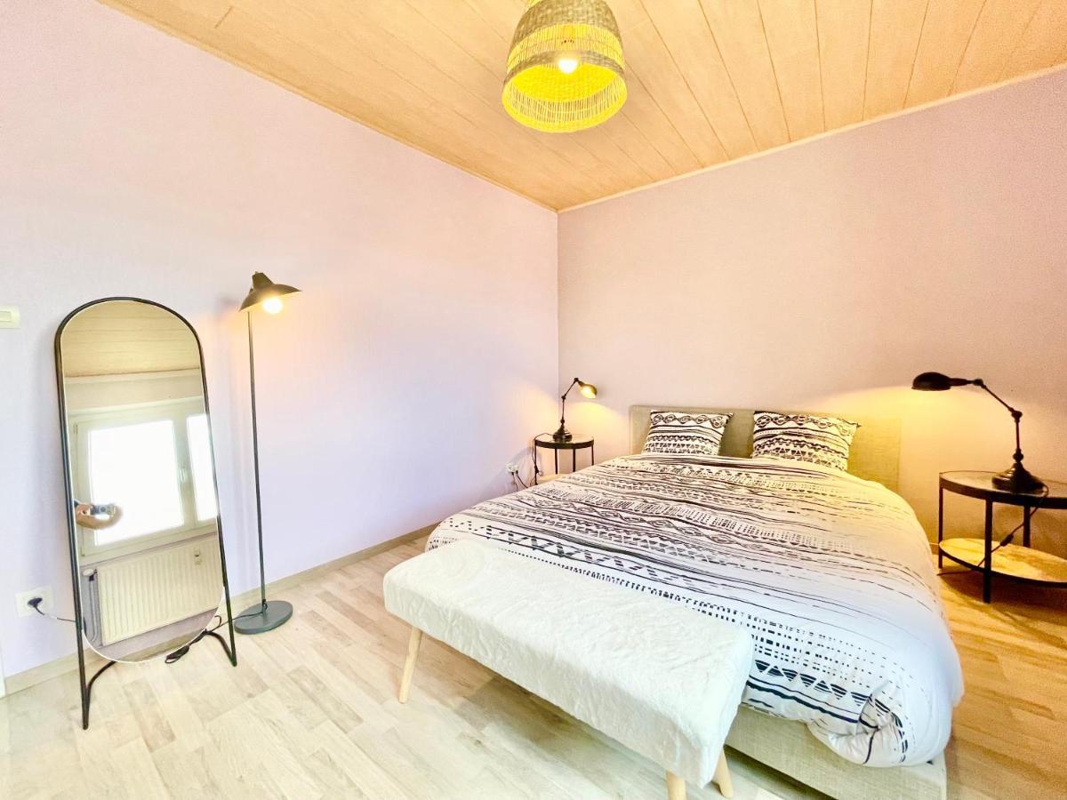 Apartment La Cigogne: Balcony Retreat With Netflix And Free Parking *